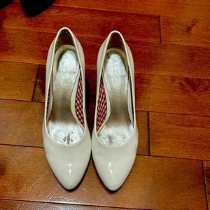 Size 5 white patent leather Aldo Shoes.